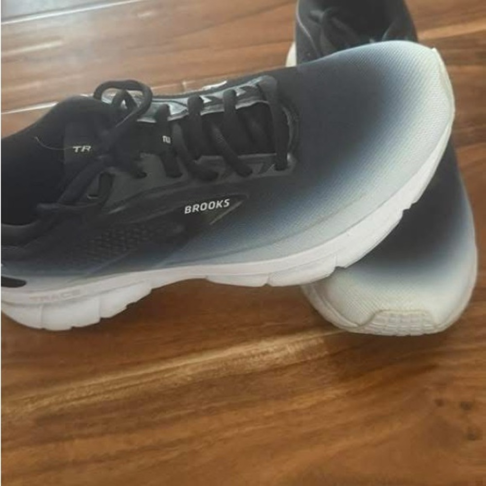 Brooks Women’s  Trace 2 Navy and White Running Shoes